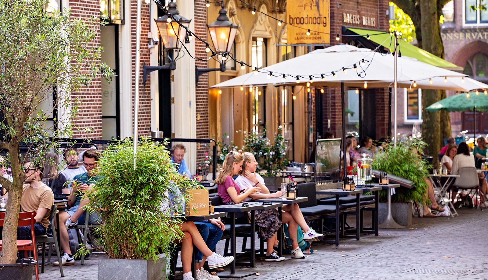 Terrasjes aan de Mariaplaats in Utrecht Terrasjes aan de Mariaplaats in Utrecht