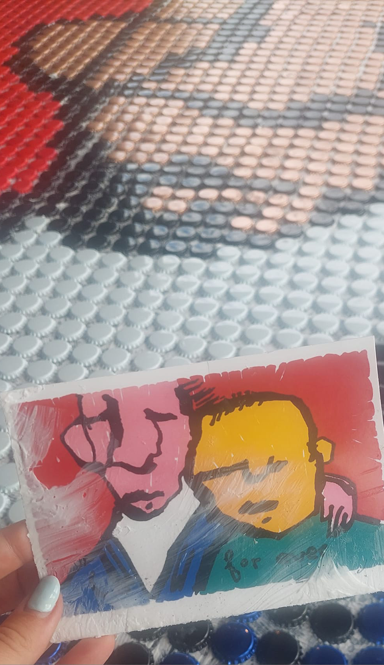 Een kunstwerk van 6000 bierdopjes van de lokale Vechtdal Brouwerij gebasseerd op een kunstwerk van Herman Brood Een kunstwerk van 6000 bierdopjes van de lokale Vechtdal Brouwerij gebasseerd op een kunstwerk van Herman Brood