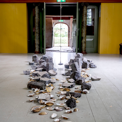 Installatie TIJ door kunstenaar Hein van Delft in Oude Kerk Hornhuizen