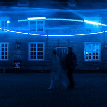 Projectie van licht als water op Kasteel Loevestein (Waterlicht van Daan Roosegaarde)