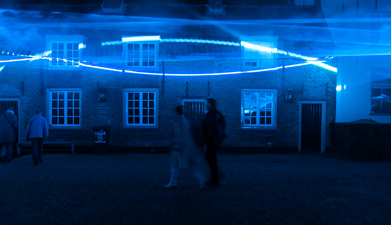 Projectie van licht als water op Kasteel Loevestein (Waterlicht van Daan Roosegaarde) Projectie van licht als water op Kasteel Loevestein (Waterlicht van Daan Roosegaarde)