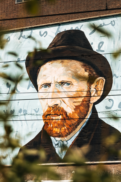 Muurschildering op oude silo in Nieuw-Amsterdam