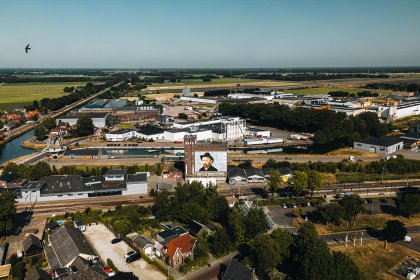 Muurschildering Van Gogh in Nieuw-Amsterdam/Veenoord op oude silo, design by Strakke Hand